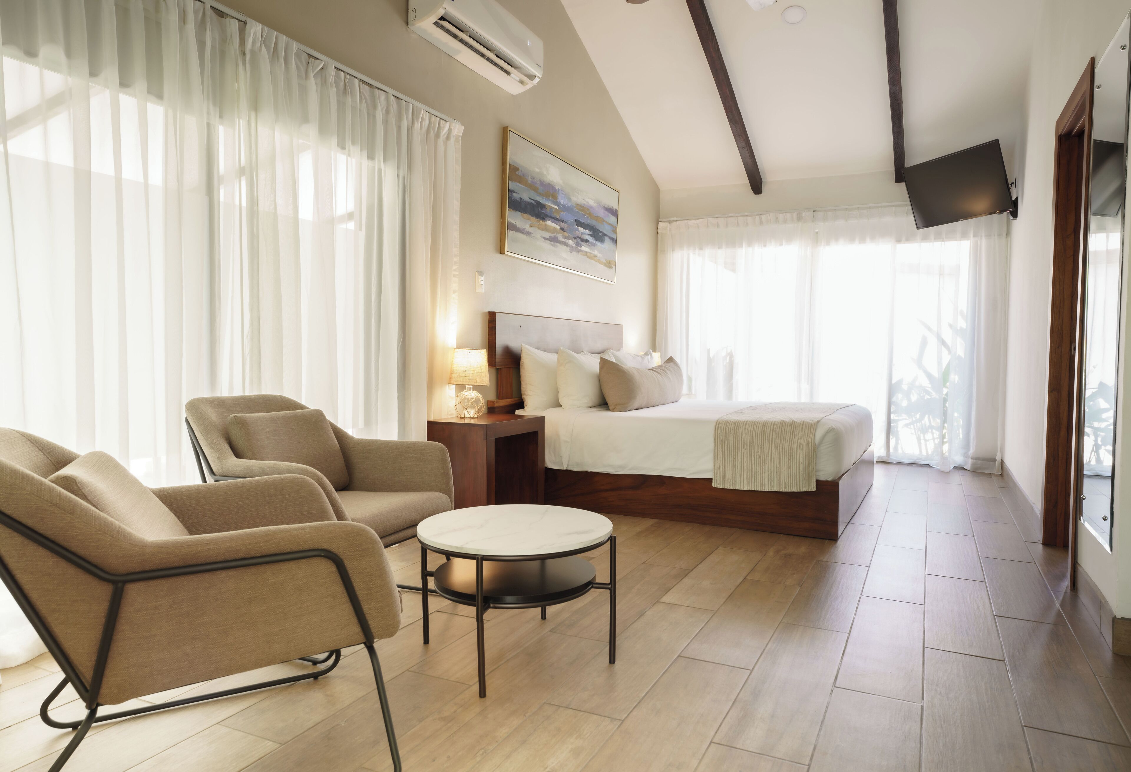 king sun or honeymoon suite | 1 bedroom, hypo-allergenic bedding, minibar, in-room safe