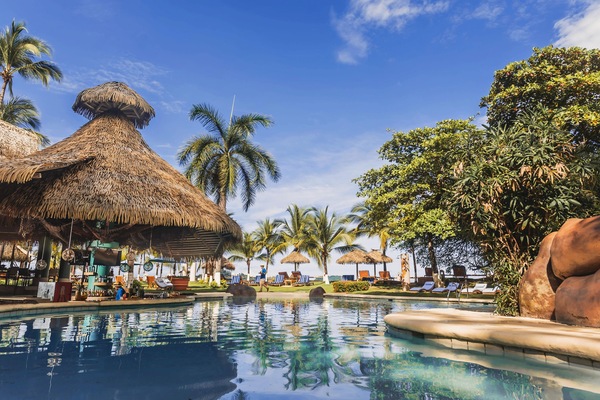 Outdoor pool, open 8:00 AM to 10:00 PM, pool umbrellas