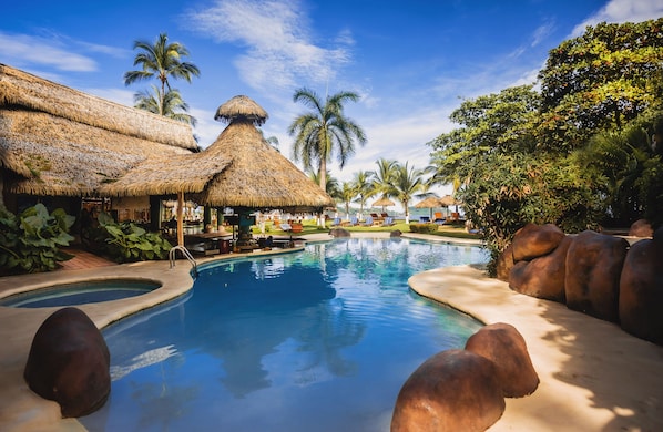 Bar en bord de piscine