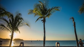 På stranden och strandhanddukar