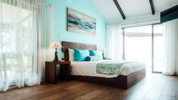 Deluxe Rooms | Hypo-allergenic bedding, minibar, in-room safe, blackout drapes