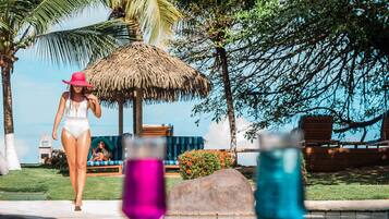 Bar en bord de piscine