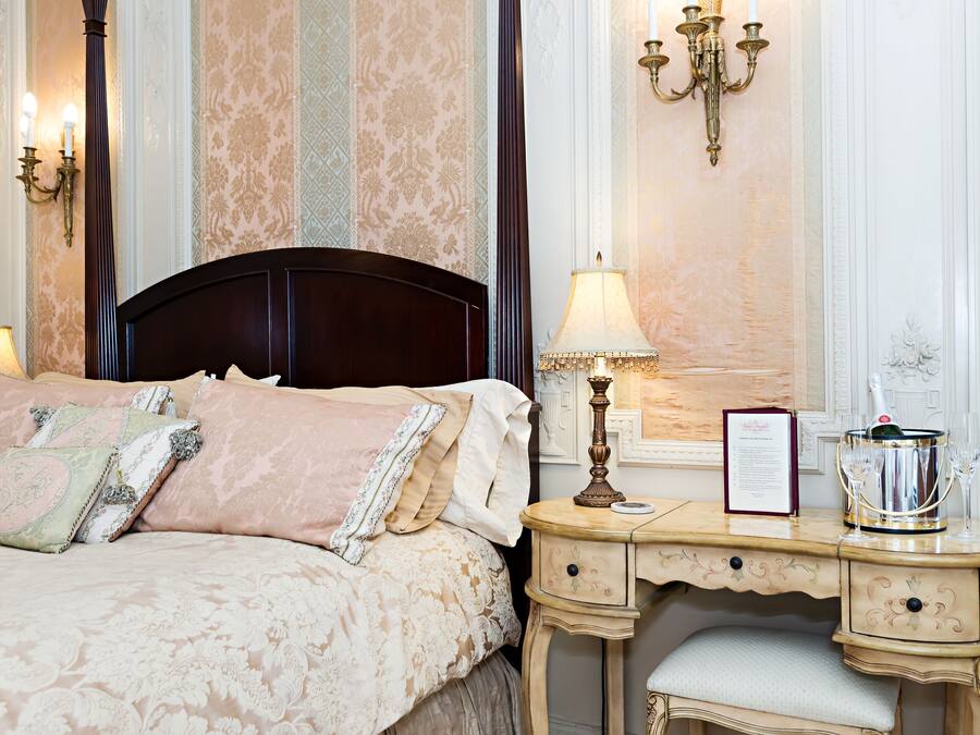 Individually decorated, iron/ironing board, free WiFi, bed sheets