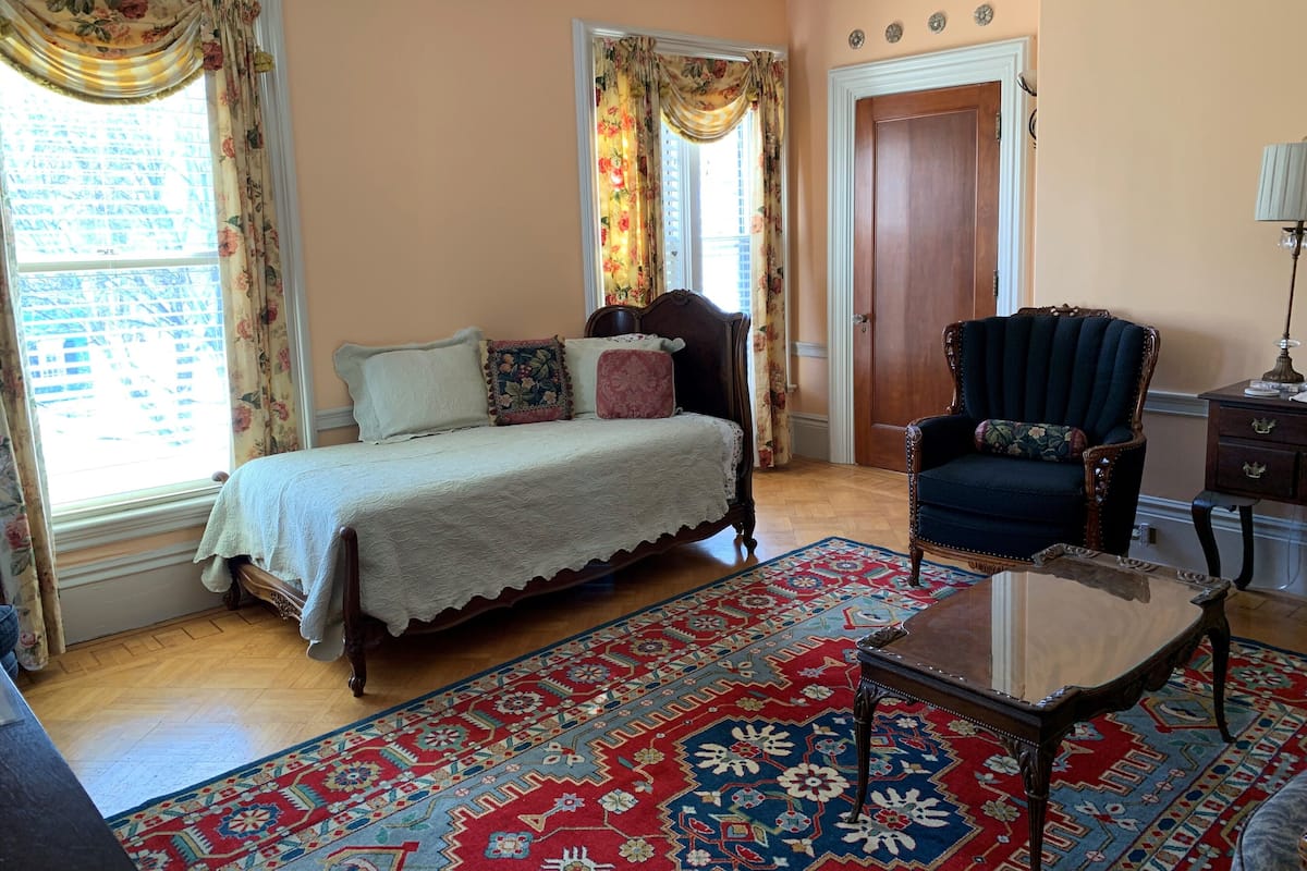 Suite Deluxe | Decoración personalizada, tabla de planchar con plancha y wifi gratis