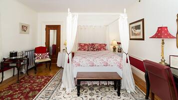 Decoración individual, tabla de planchar con plancha, wifi gratis