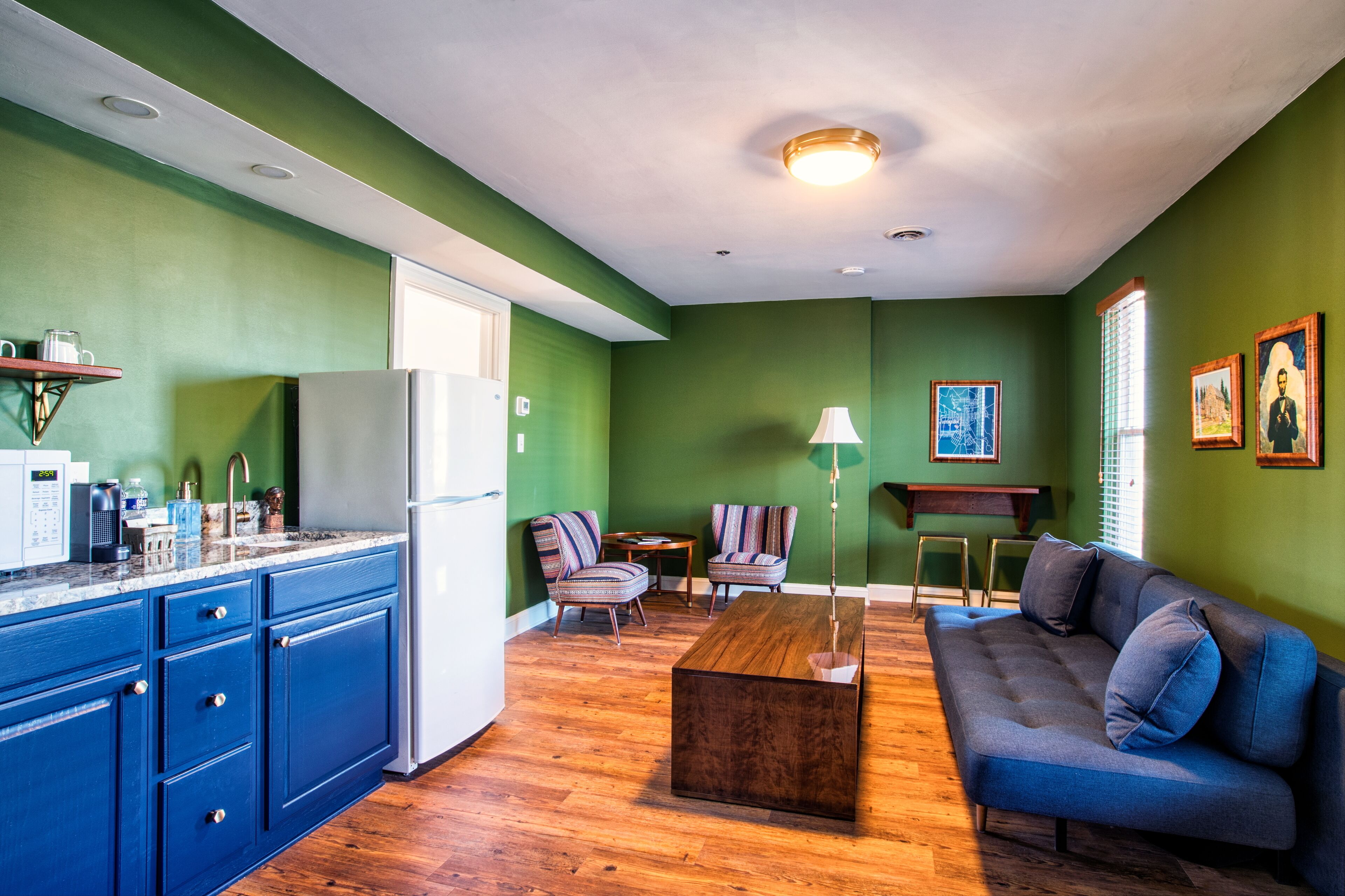 elizabeth thorn suite | hypo-allergenic bedding, pillow-top beds, iron/ironing board, free wifi