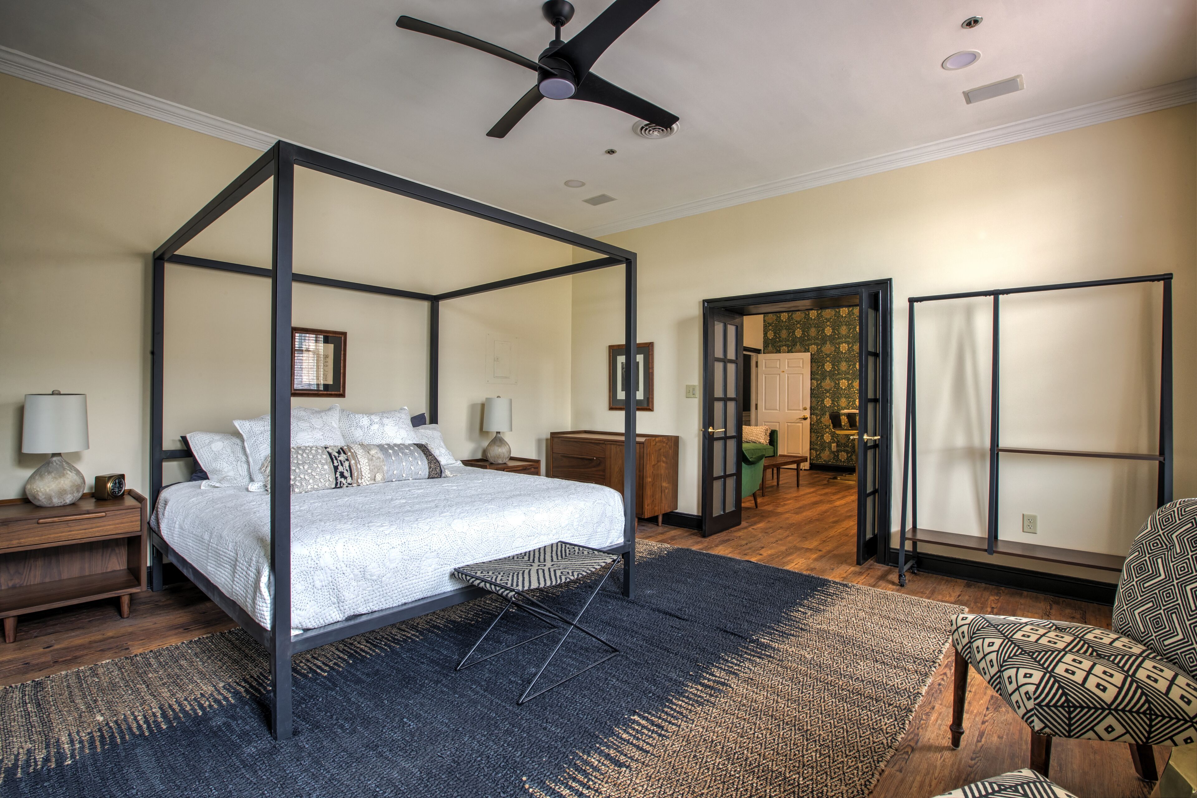 lincoln suite | hypo-allergenic bedding, pillow-top beds, iron/ironing board, free wifi