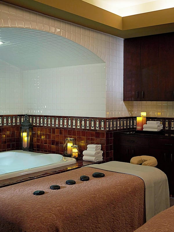 Couples treatment rooms, sauna, hot tub, steam room, body treatments