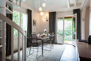 Flat-screen TV, iPod dock, offices