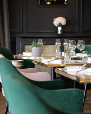 Lunch and dinner served, French cuisine - Ermitage De Corton (Chorey-les-Beaune)