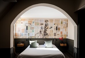 Caja fuerte, decoración individual, mobiliario individual y escritorio