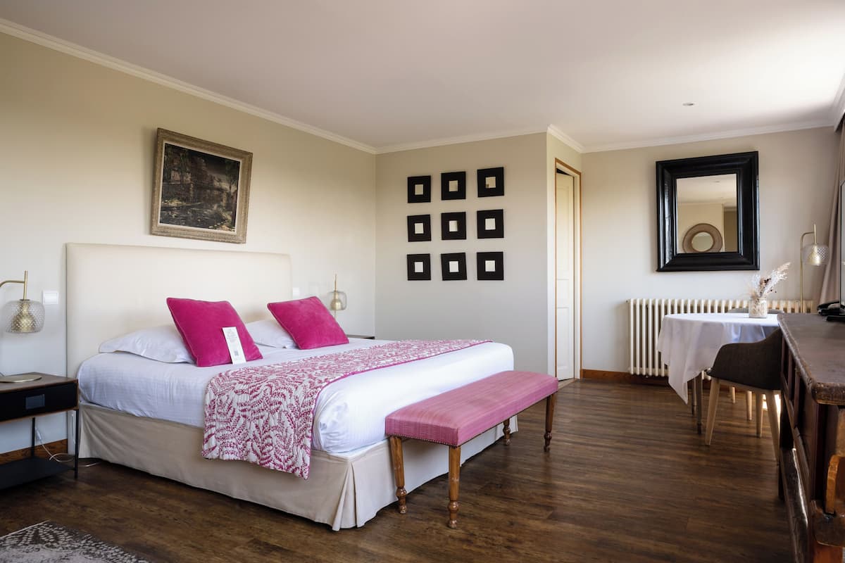 In-room safe, individually decorated, individually furnished, desk