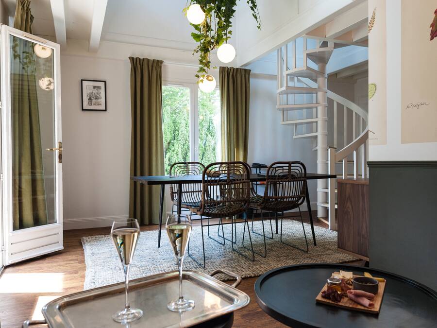 Suíte júnior (Duplex) | Cofres nos quartos, individualmente decorados