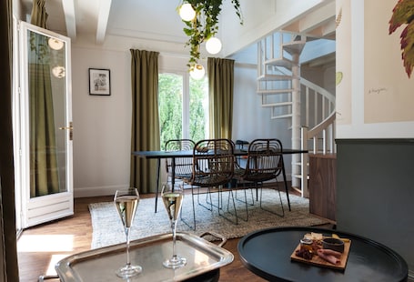 Junior Suite (Duplex) | In-room safe, individually decorated, individually furnished, desk