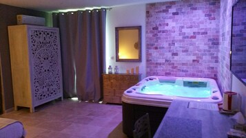 Suite Jacuzzi | Banheira de hidromassagem particular
