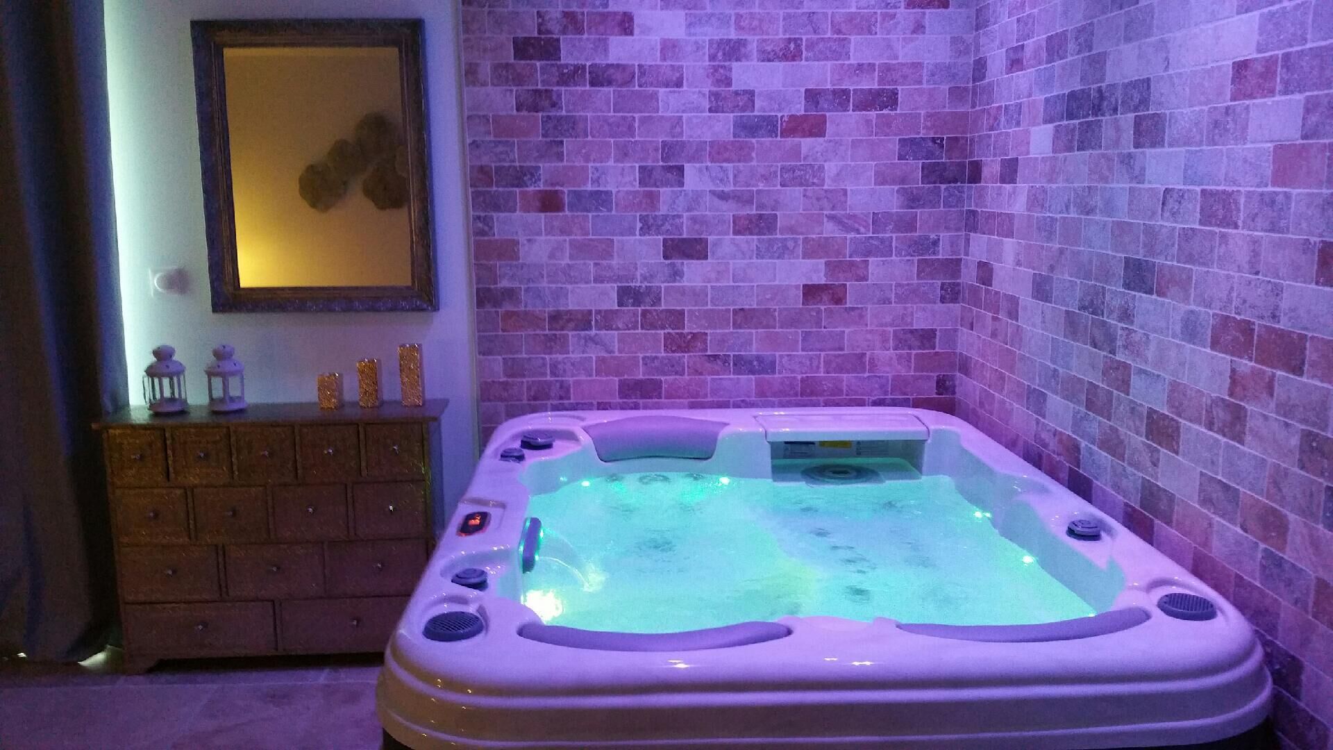 suite jacuzzi | jetted bathtub