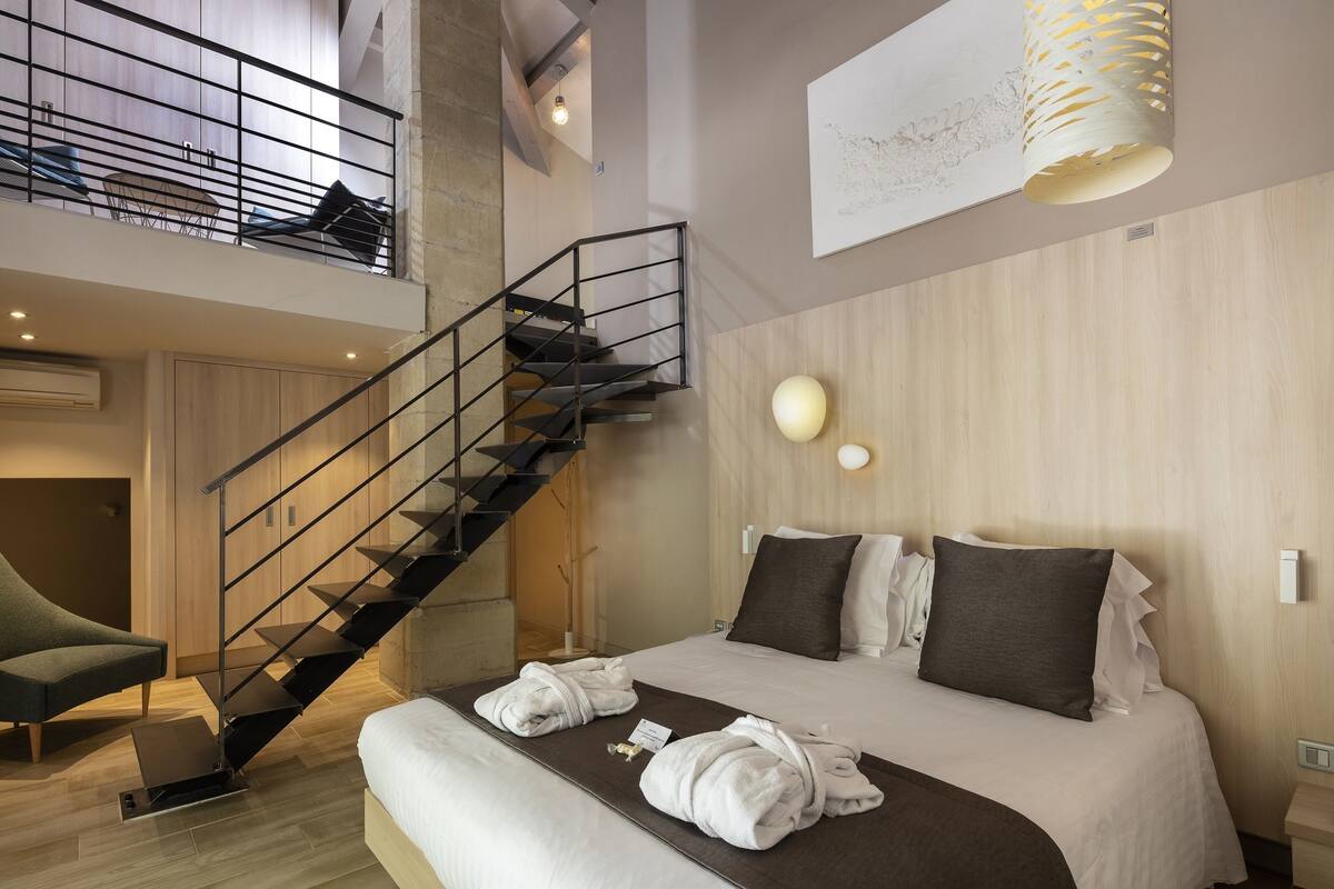 Premium bedding, pillow-top beds, in-room safe, individually decorated