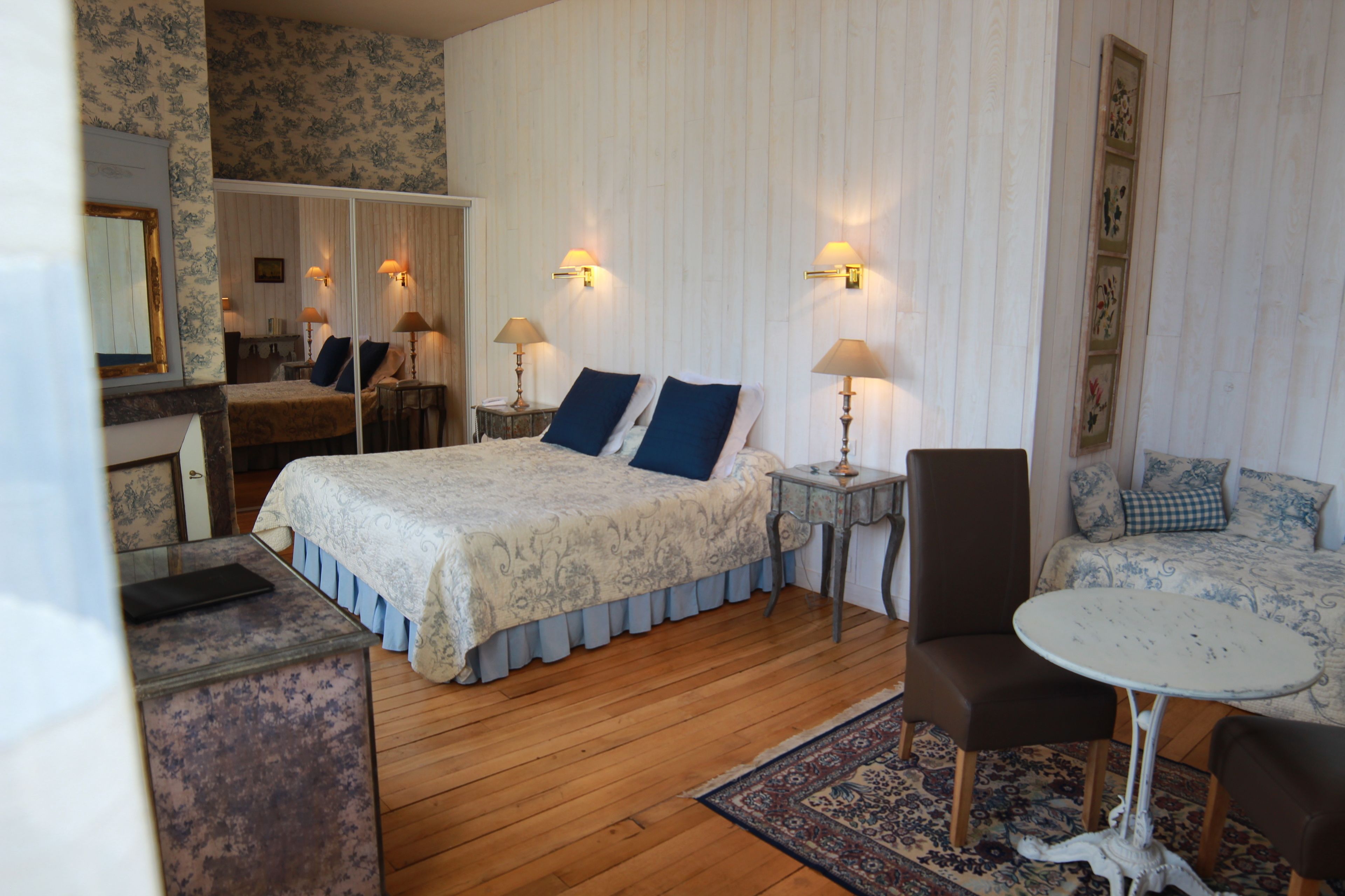 Superior suite, 1 kingsize bed, uitzicht op tuin | Een minibar, een kluis op de kamer, individueel gedecoreerd