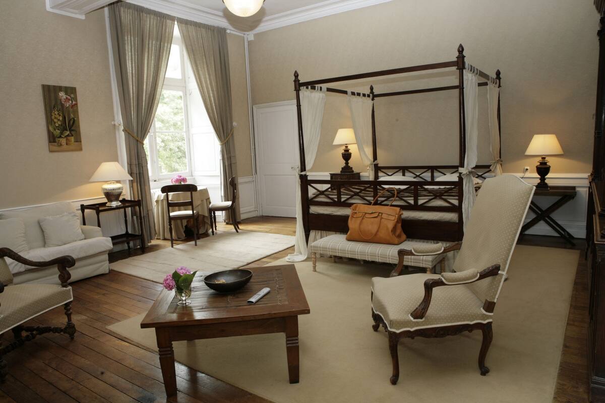 Minibar, coffres-forts dans les chambres, bureau, chambres insonorisées