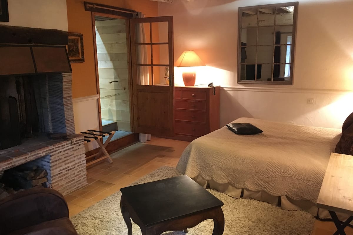 Minibar, coffres-forts dans les chambres, bureau, chambres insonorisées