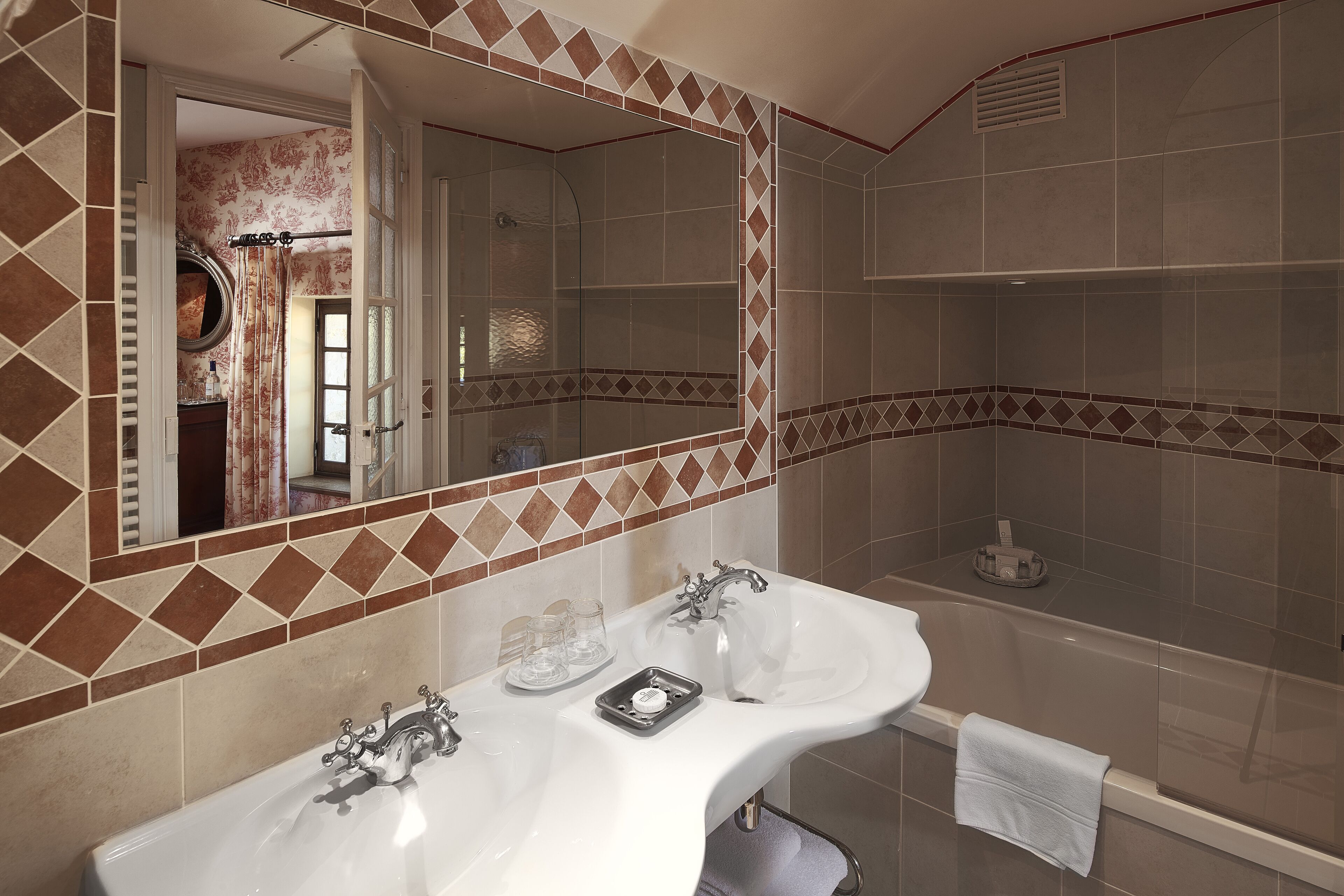 prestige double room | bathroom | free toiletries, hair dryer, bathrobes, slippers