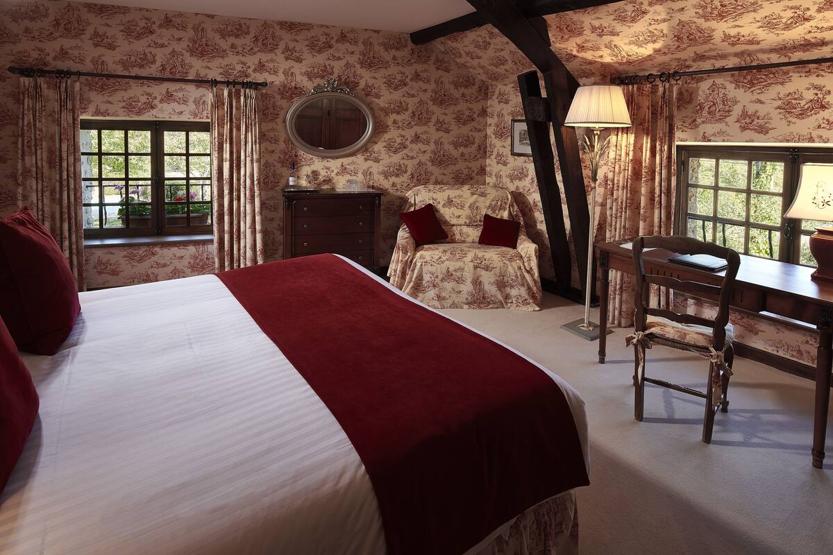 prestige double room | 1 bedroom, minibar, individually decorated, individually furnished