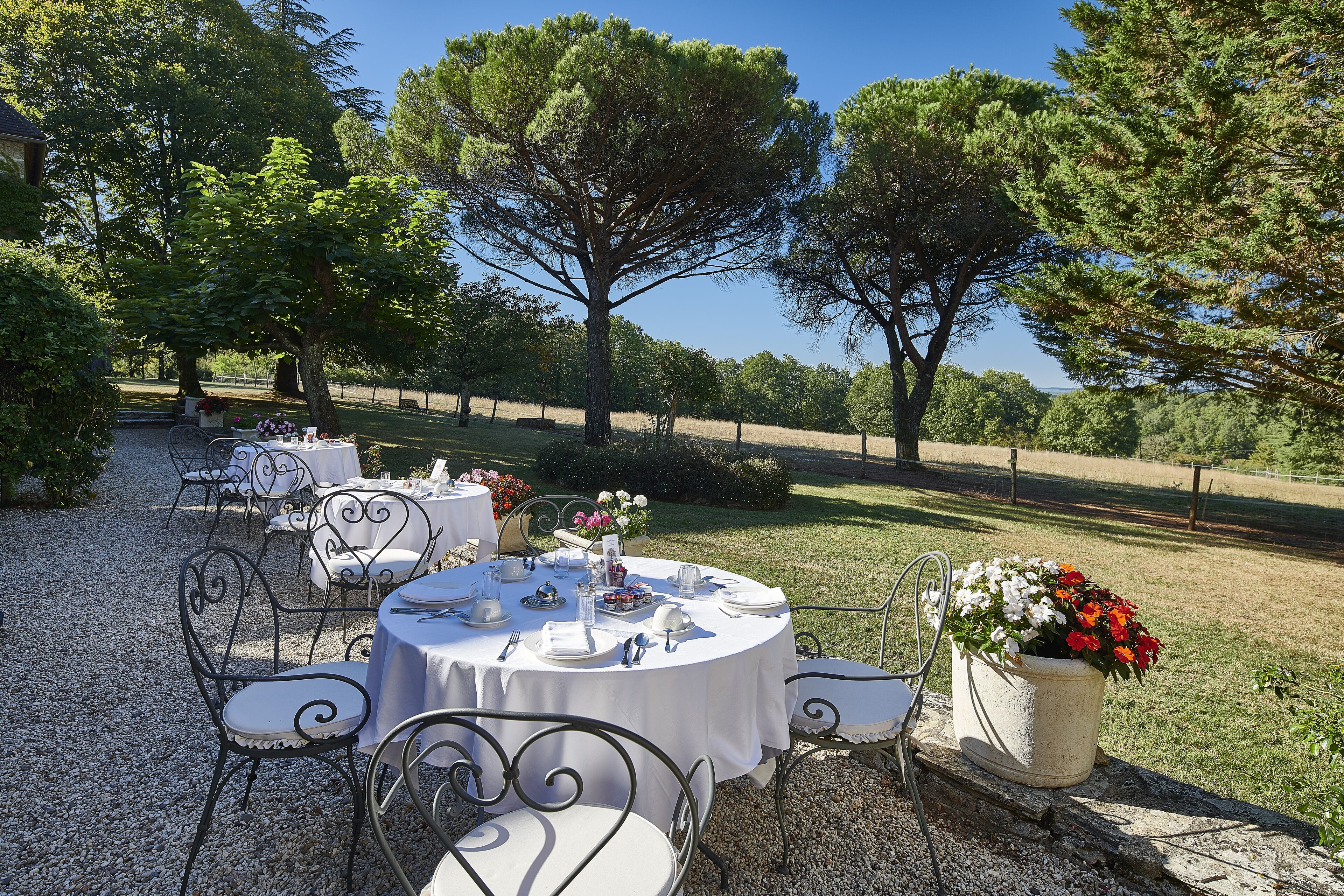 daily buffet breakfast (eur 26 per person)