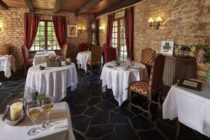 Se sirven desayunos, almuerzos, cenas y cocina francesa 