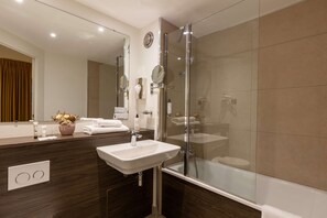 Family Room, Multiple Beds, Non Smoking, Balcony (Twin bed on request) | Bathroom - Best Western Royal Hotel Caen (Caen)