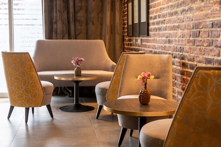 Bar (on property). Best Western Royal Hotel Caen