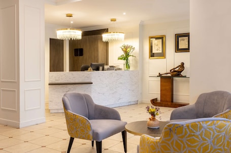 Lobby. Best Western Royal Hotel Caen