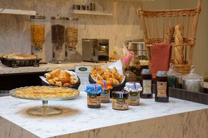 Morgenmadsbuffet hver dag (15 EUR pr. person)