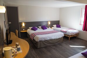 Schreibtisch, schallisolierte Zimmer, Bügeleisen/Bügelbrett