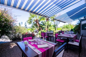 Terrace/patio - Kyriad Orthez (Orthez)