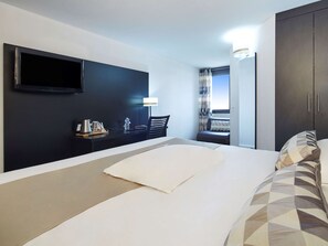 Verdunkelungsvorhänge, schallisolierte Zimmer, Bügeleisen/Bügelbrett