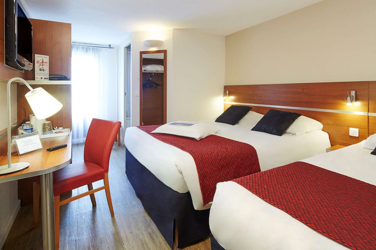 Cortinas blackout, insonorización y tabla de planchar con plancha