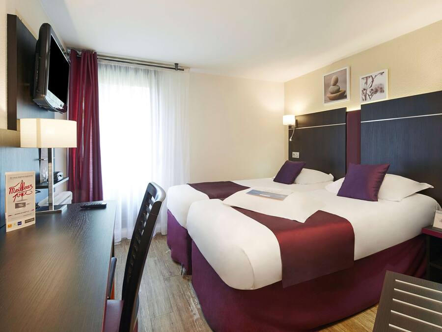 Rom – standard, 2 enkeltsenger | Blendingsgardiner, lydisolert og strykejern/-brett