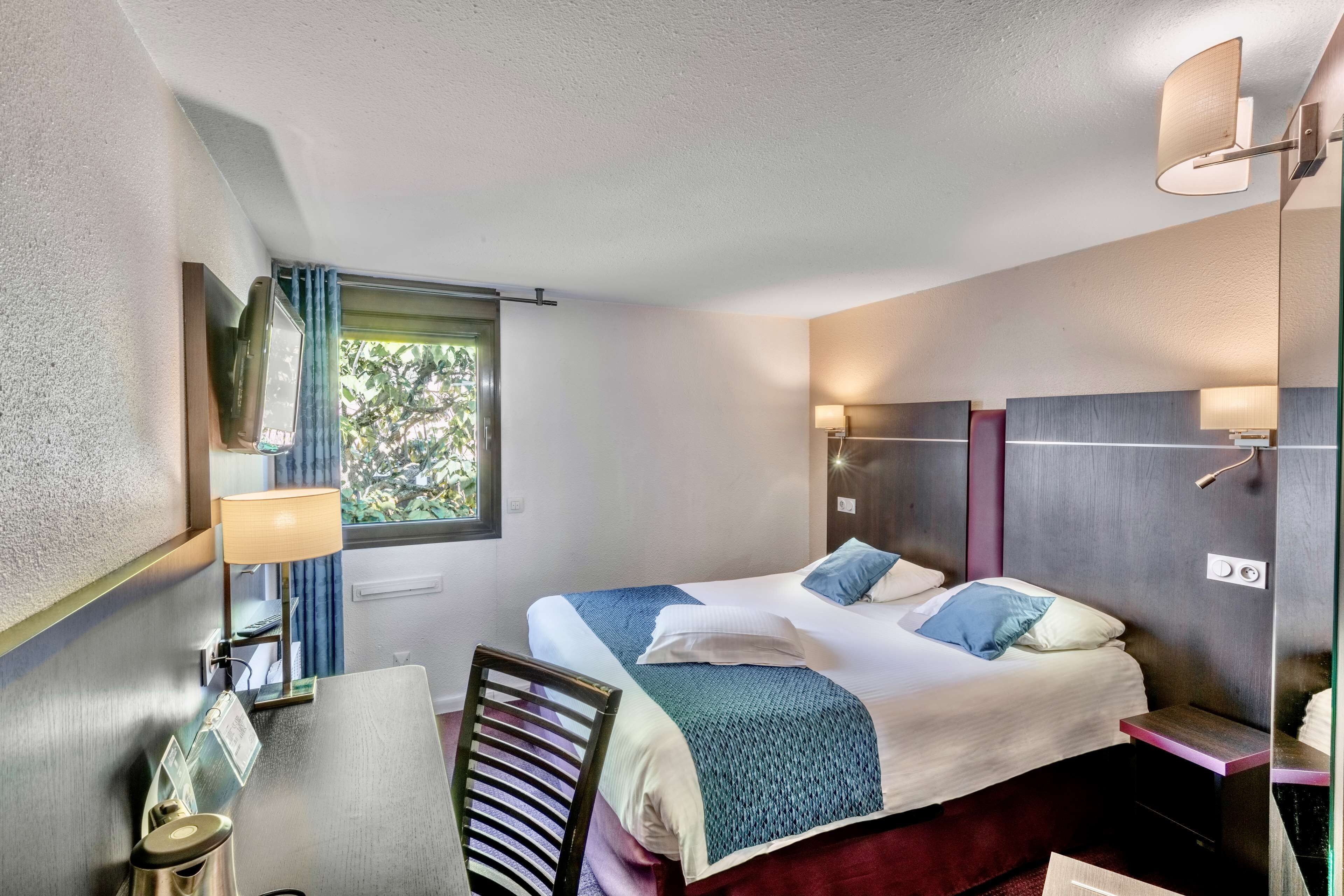 Rom – standard, 1 dobbeltseng | Blendingsgardiner, lydisolert og strykejern/-brett