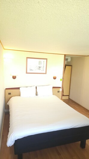 Premium bedding, desk, blackout drapes, soundproofing - Hotel de la Brière (ancien Campanile) (Trignac)