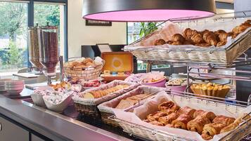 Daily buffet breakfast (EUR 14.00 per person)
