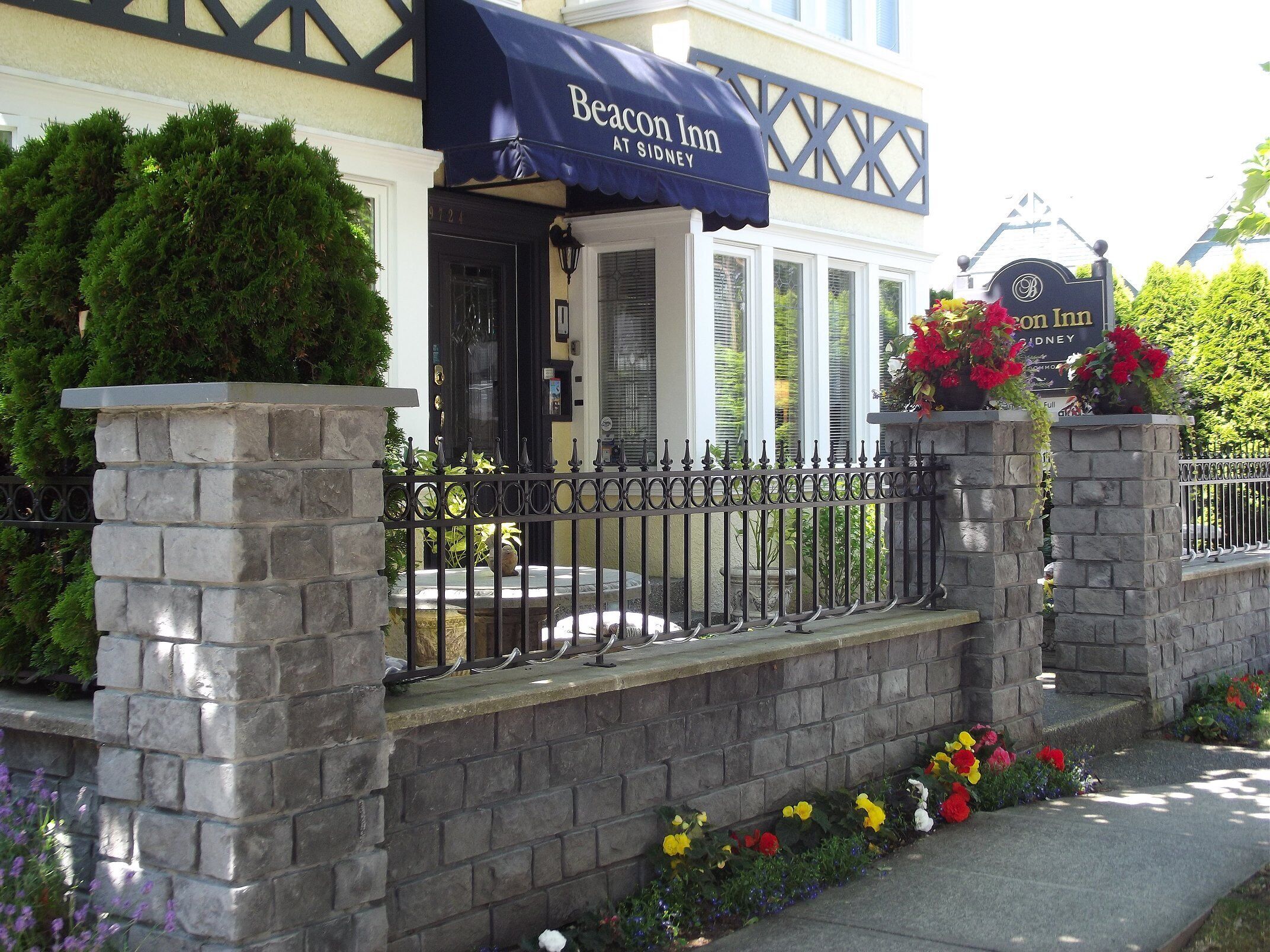 Vista frontal de la propiedad