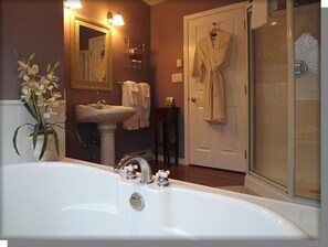 Standard Room | Bilik Mandi | Tab mandi dan pancuran berasingan, tab mandi rendaman dalam 