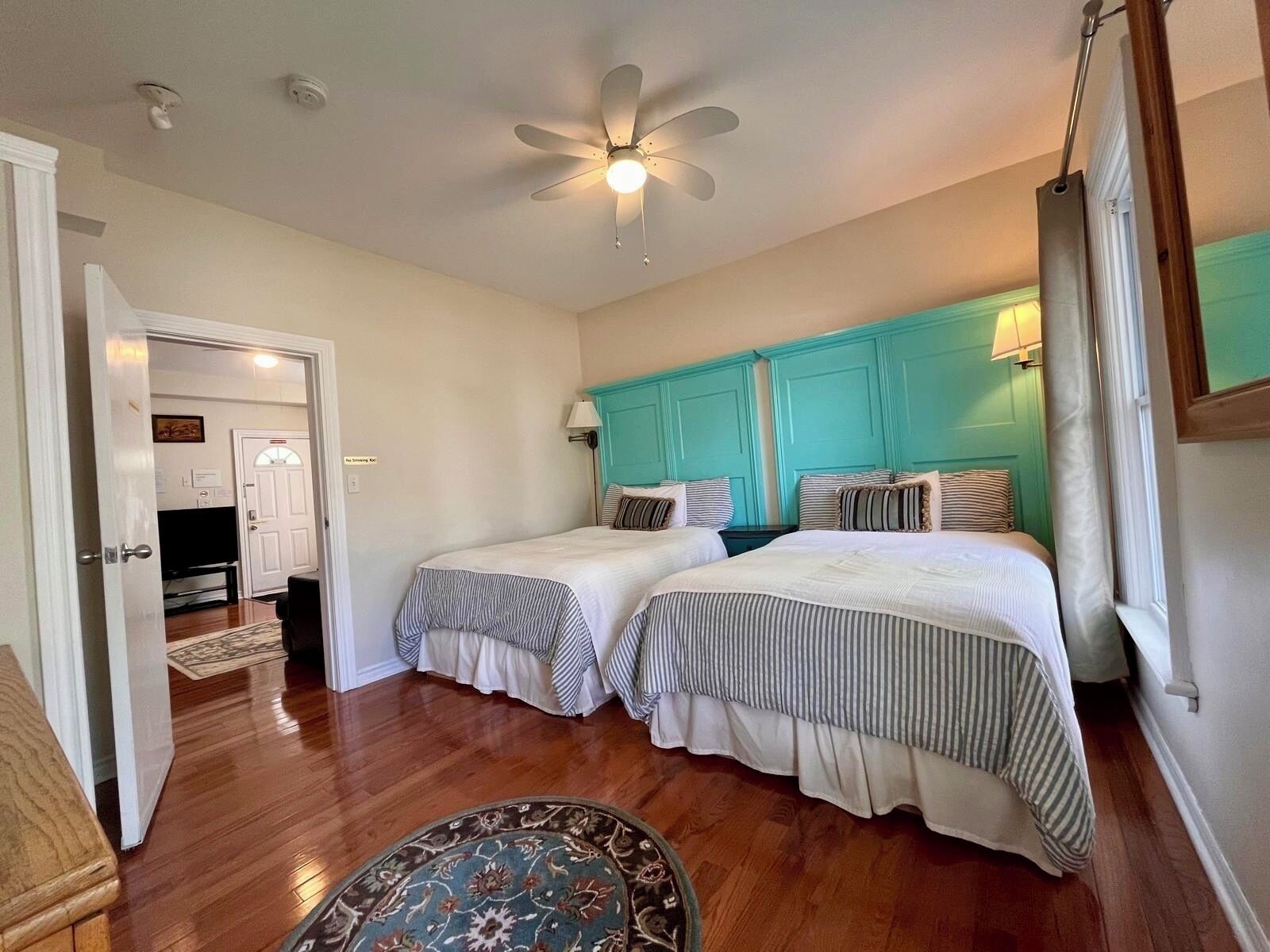 Falls Apartment | Ropa de cama de alta calidad y colchones con acolchado adicional