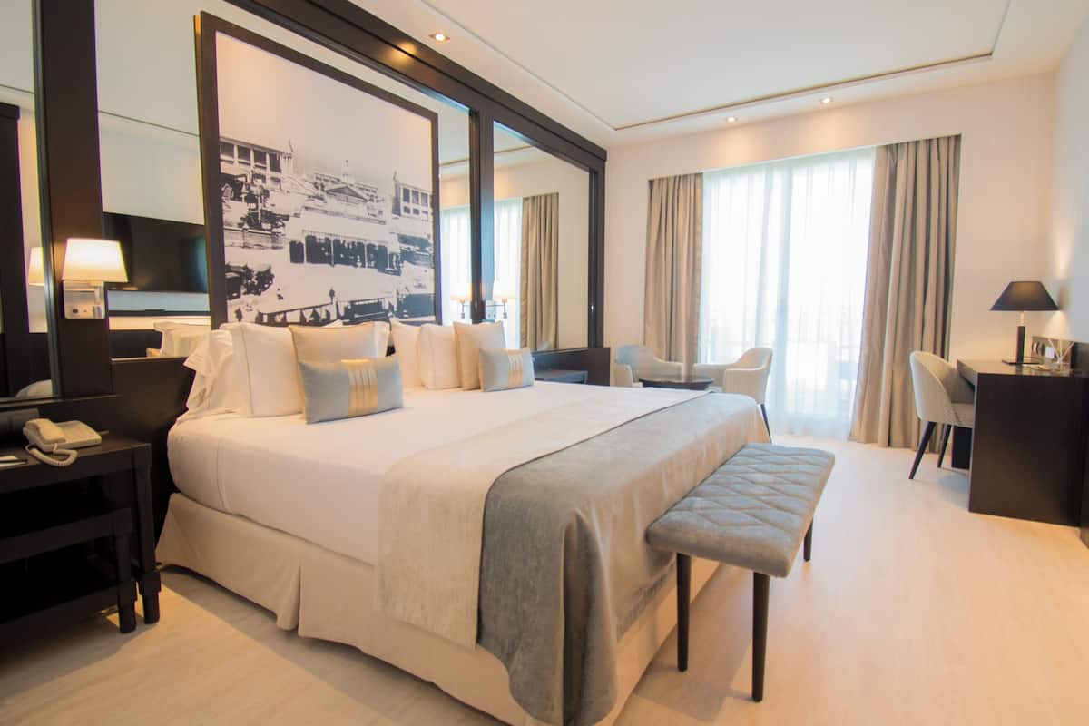 Premium bedding, minibar, in-room safe, desk