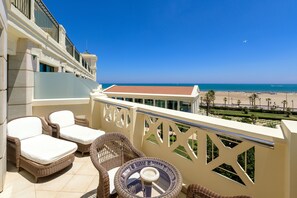 Suite junior, Terraza, vista al mar | Terraza o patio