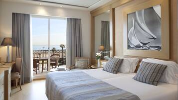 Luxe beddengoed, een minibar, een kluis op de kamer, een bureau