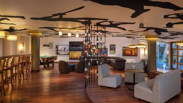 2 bars/lounges, swim-up bar, poolside bar, beach bar