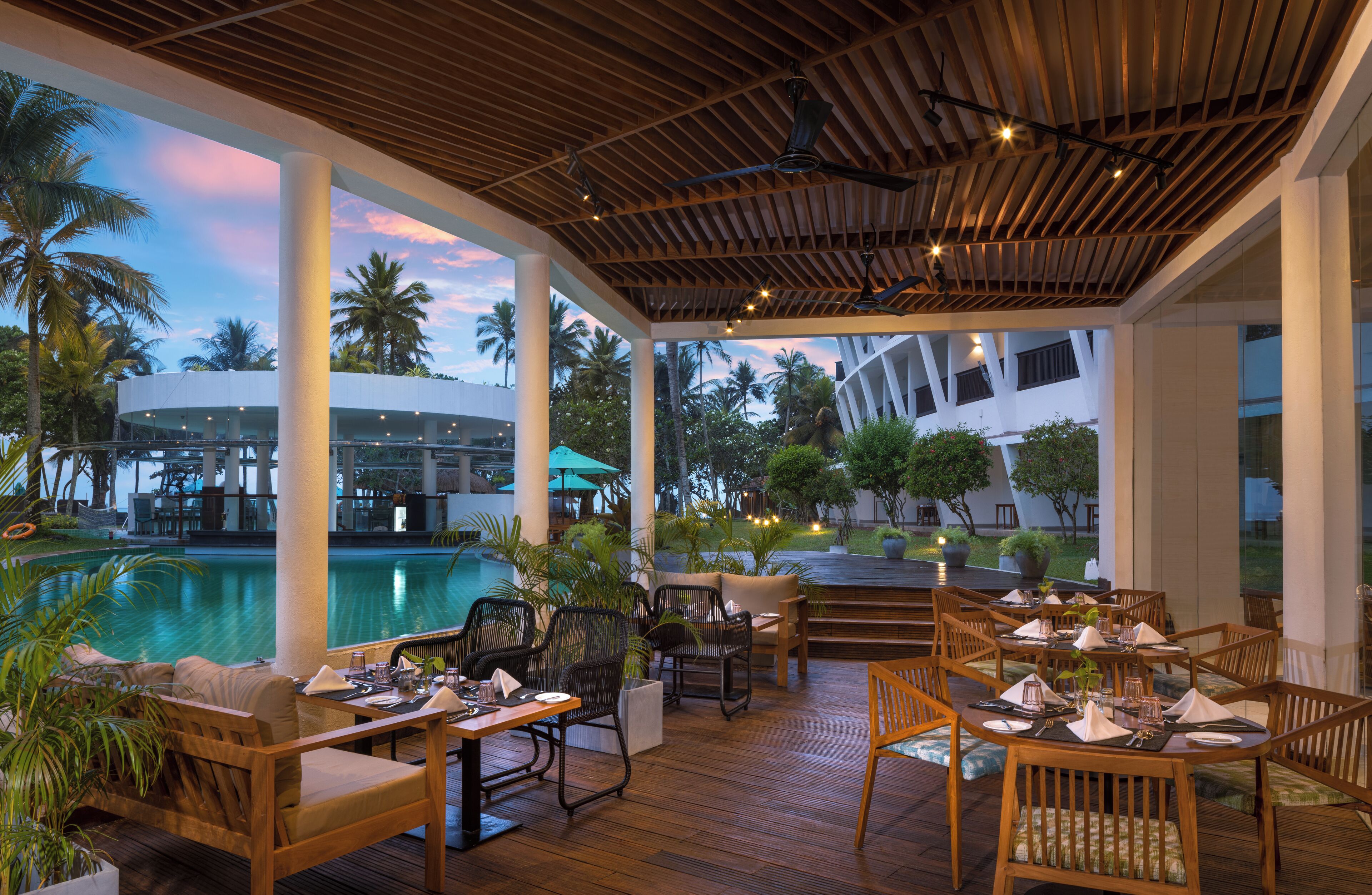 breakfast, lunch and dinner served