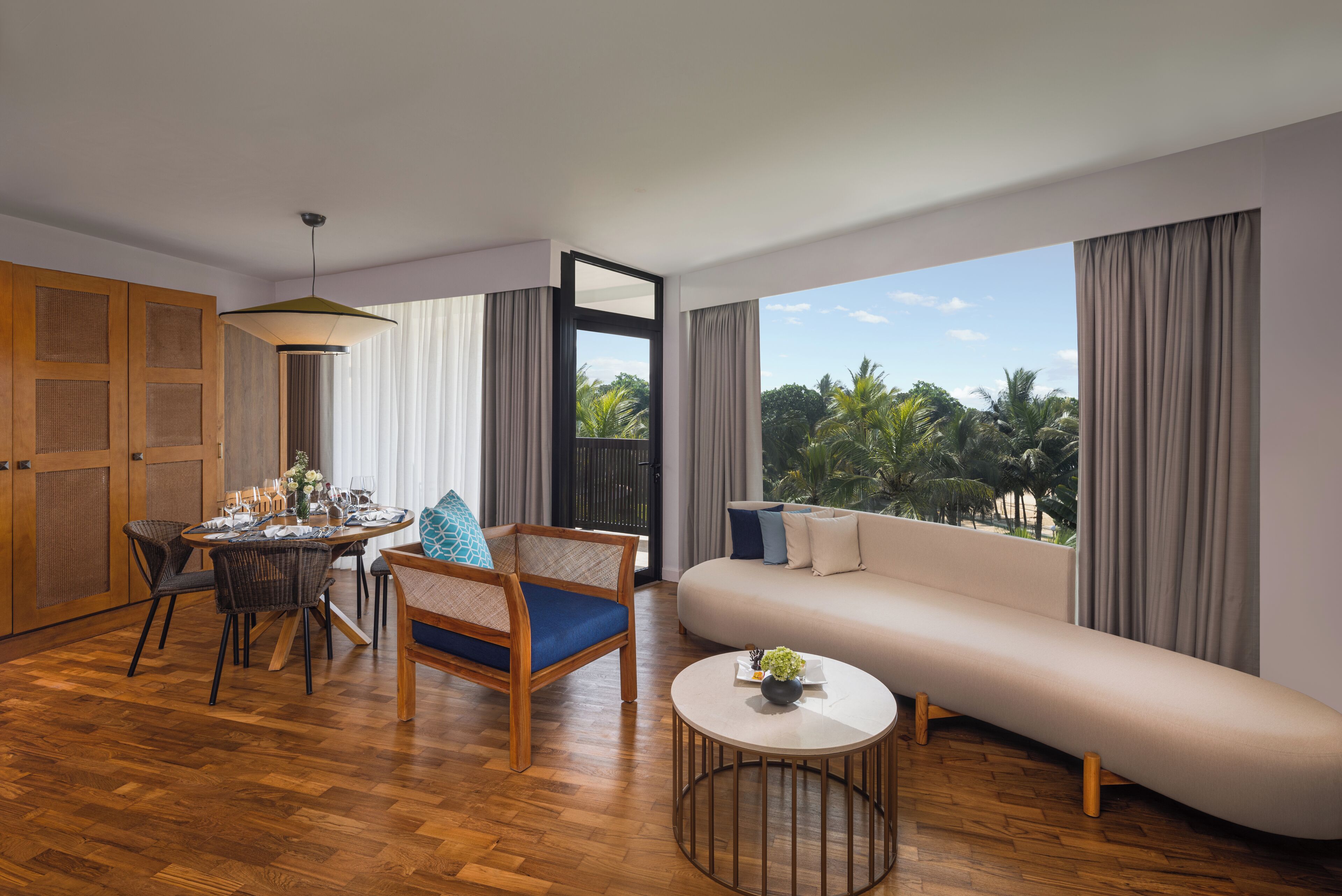 suite | minibar, in-room safe, desk, blackout curtains