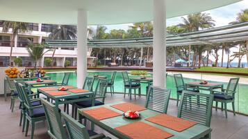 Poolbar